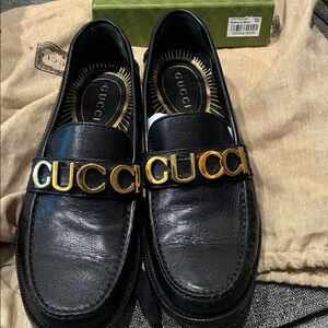 Wmn sz 37 Gucci Cara black logo Leather Loafers with Gold GUCCI bit